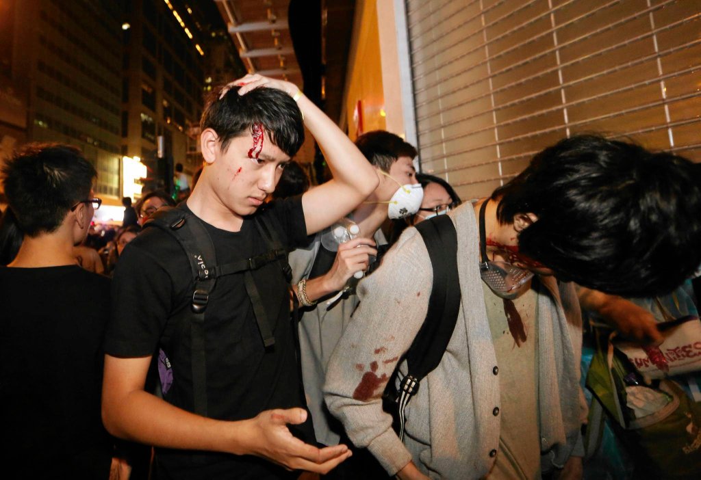 Protesty w Gonkonge 10 Новые столкновения демонстрантов с полицией в Гонконге