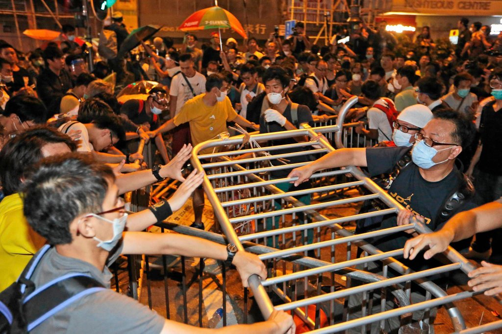 Protesty w Gonkonge 11 Новые столкновения демонстрантов с полицией в Гонконге