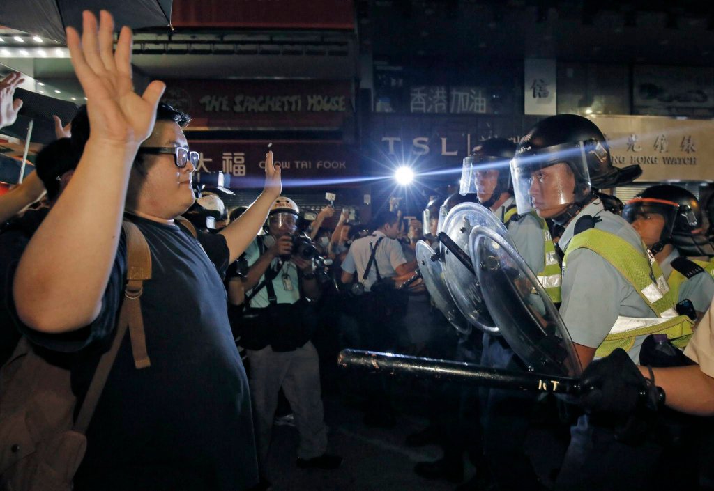 Protesty w Gonkonge 2 Новые столкновения демонстрантов с полицией в Гонконге