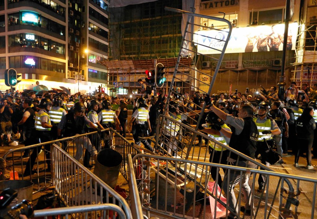 Protesty w Gonkonge 6 Новые столкновения демонстрантов с полицией в Гонконге