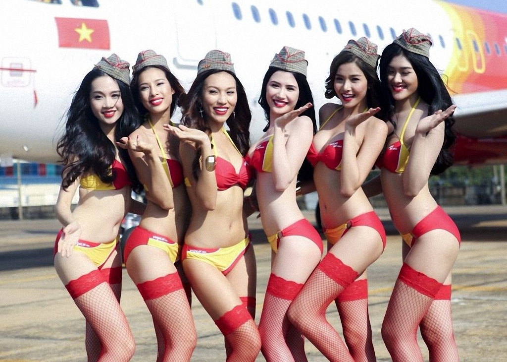 Сексуальные китаянки торгуют своим телом для того чтобы вы могли на них посмотреть