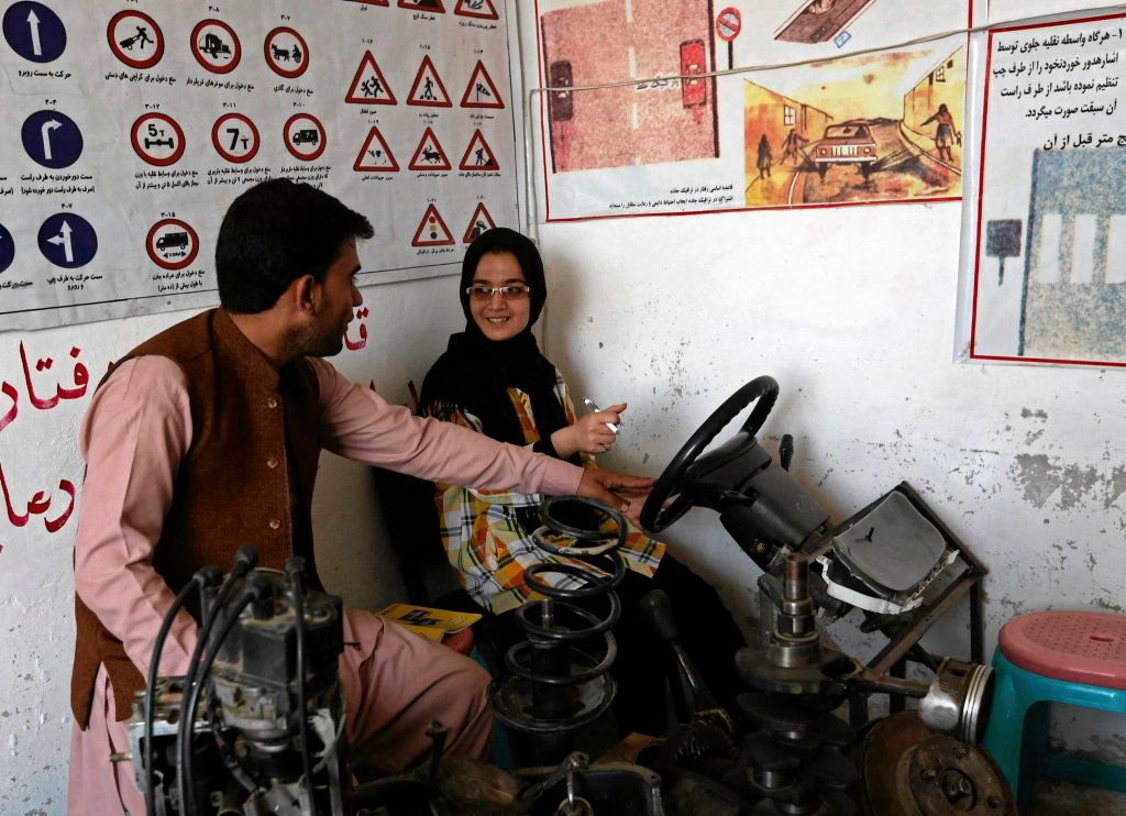 Как получают водительские права в Кабуле-5