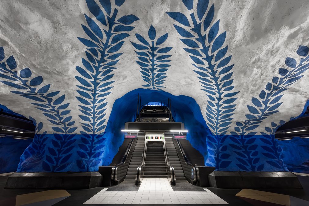 1. Синяя лоза на стенах станции T-Centralen.