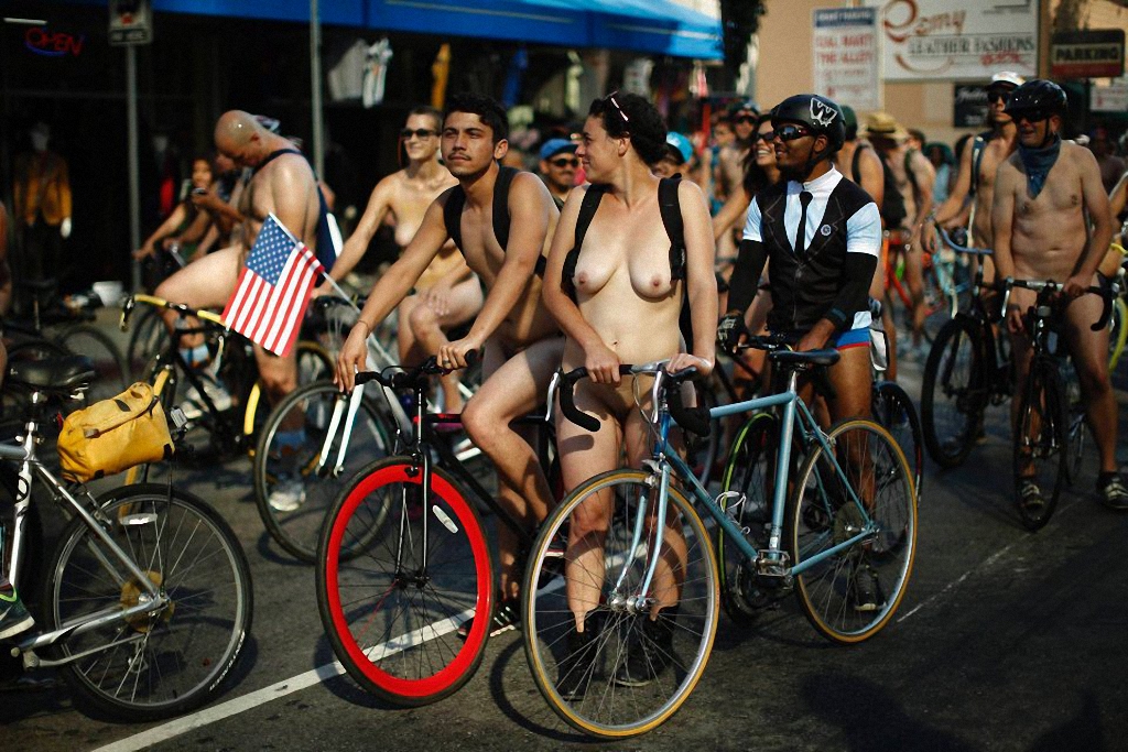 На фото: World Naked Bike Ride в Лос-Анджелесе. 