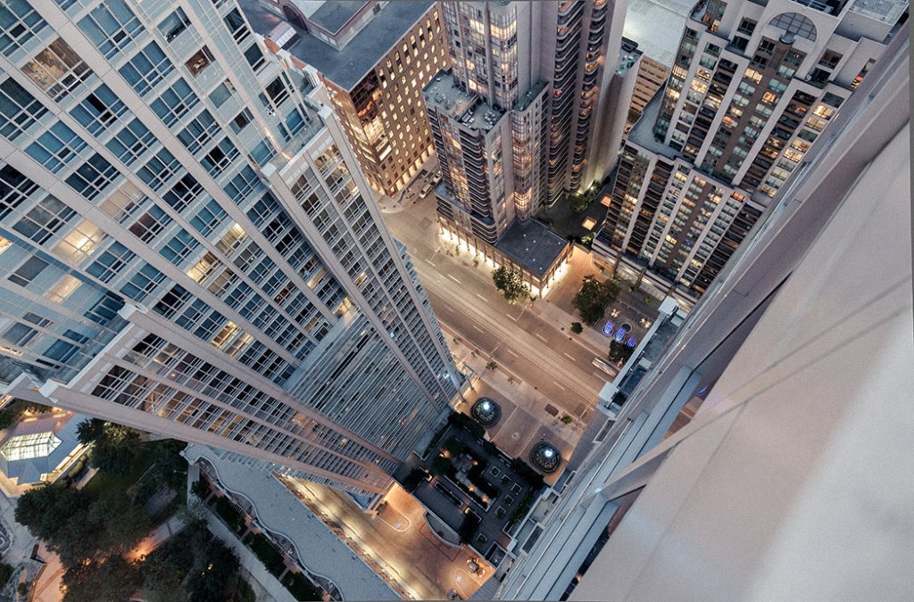 Головокружительные фотографии с крыш небоскребов-15