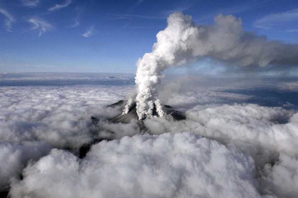 Извержение вулкана Ontake в Японии-1