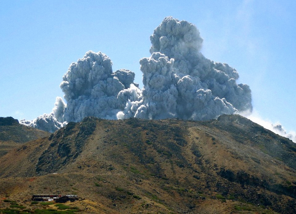 Извержение вулкана Ontake в Японии-12