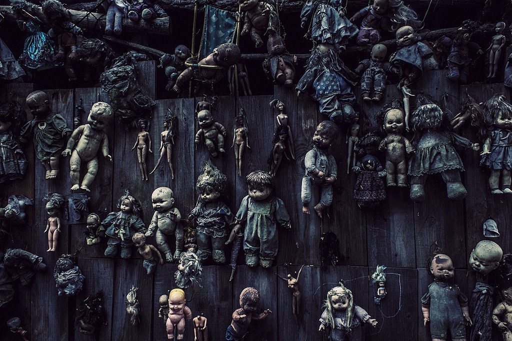 Остров кукол родом из фильма ужасов-16