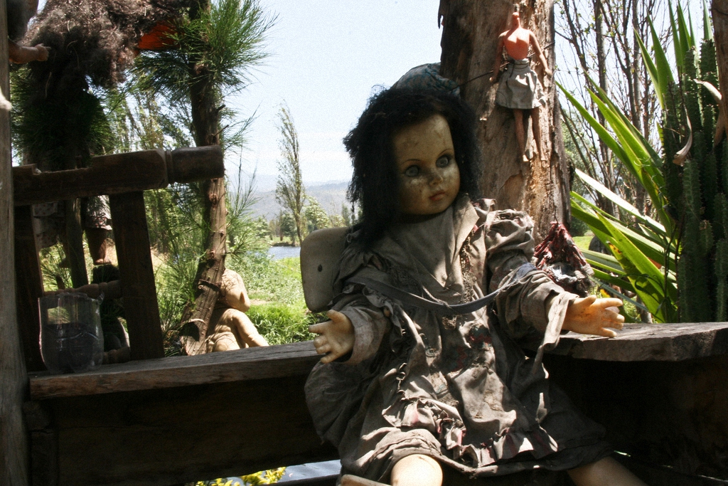 Остров кукол родом из фильма ужасов-2
