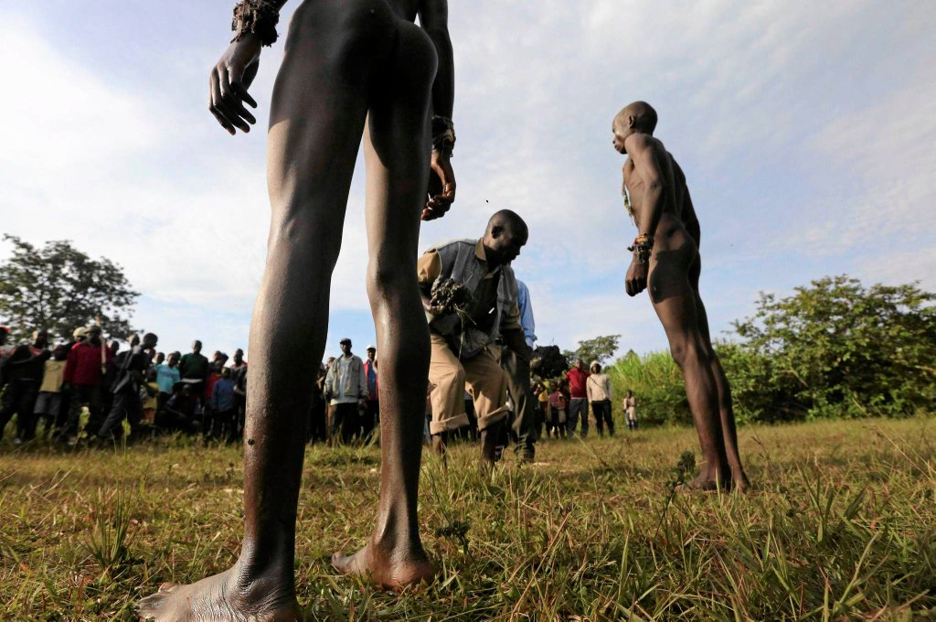 Ритуал обрезания в Кении-13