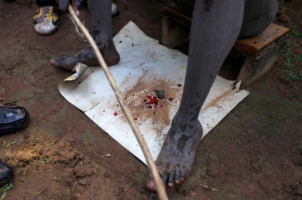 Ритуал обрезания в Кении-8