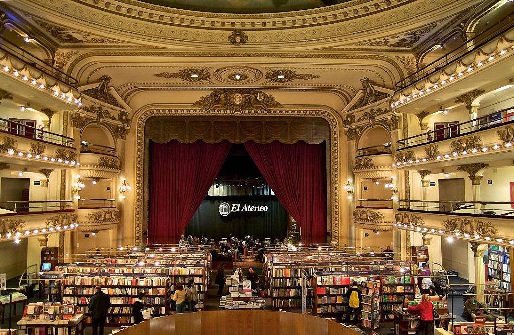 Самый красивый книжный магазин в мире-13