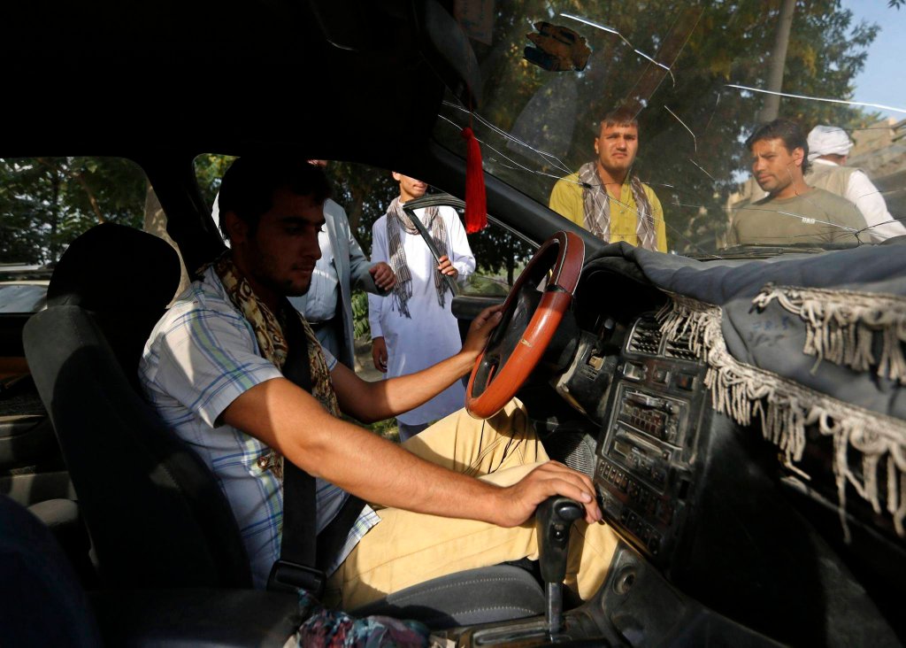 Как получают водительские права в Кабуле-13
