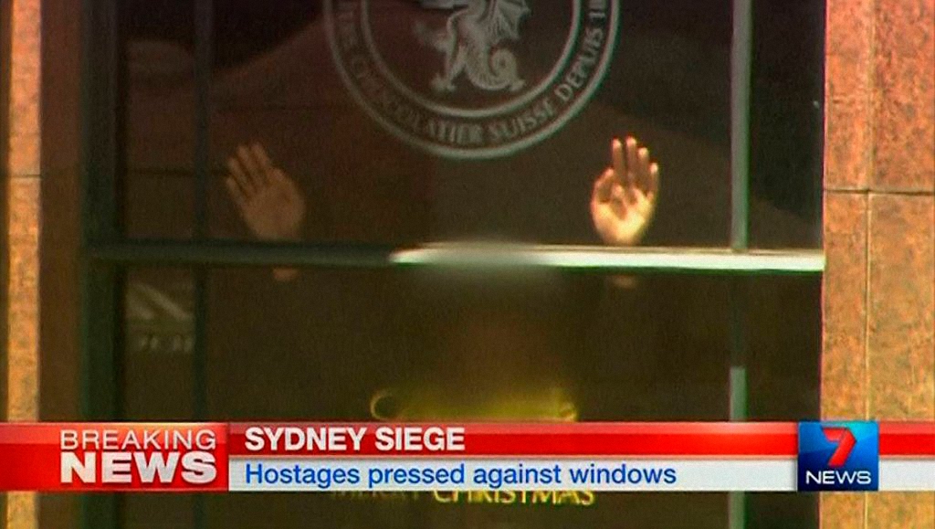 Захвачены заложники в кафе в Сиднее-1