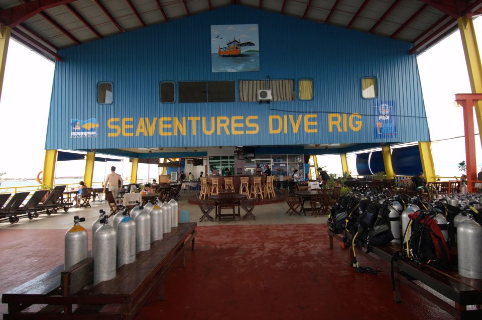 старая буровая платформа Seaventures Dive Rig-6