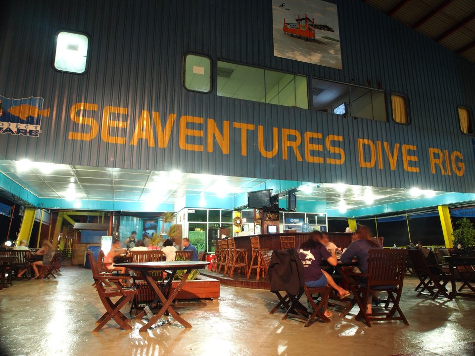 старая буровая платформа Seaventures Dive Rig-9