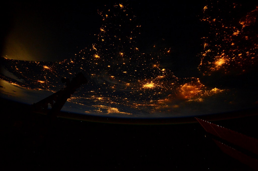 Как выглядят города из космоса-11