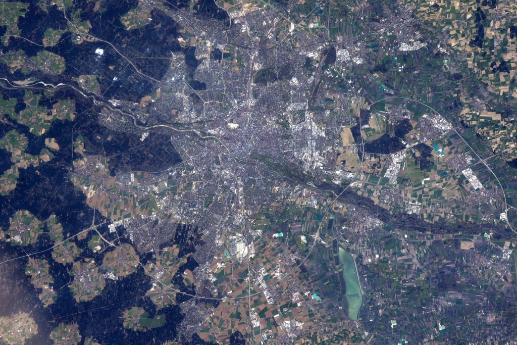 Как выглядят города из космоса-14