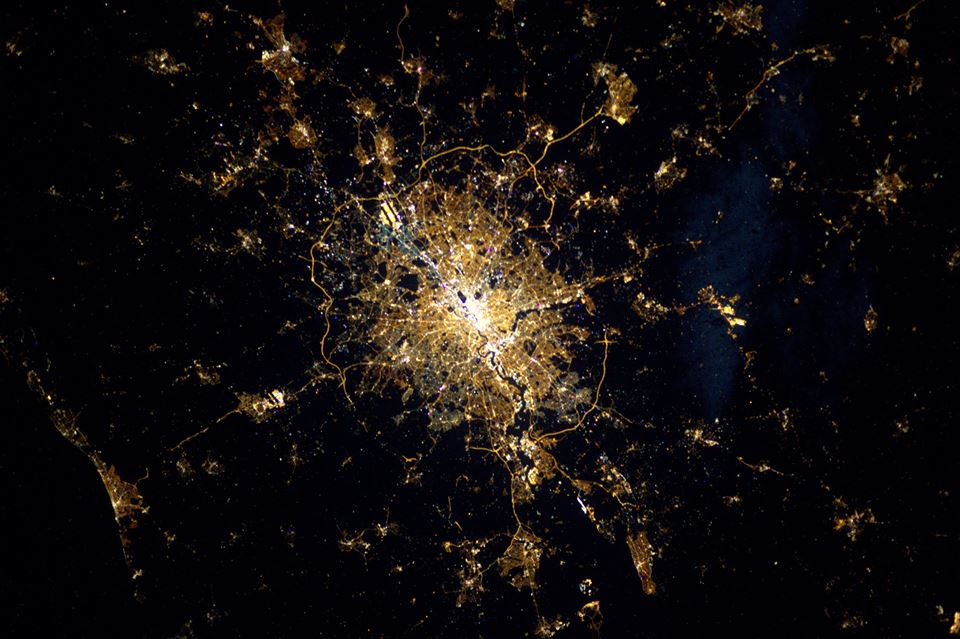 Как выглядят города из космоса-17