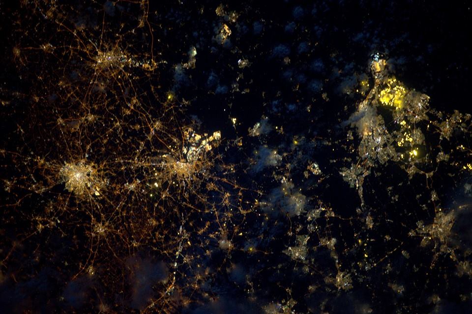 Как выглядят города из космоса-18