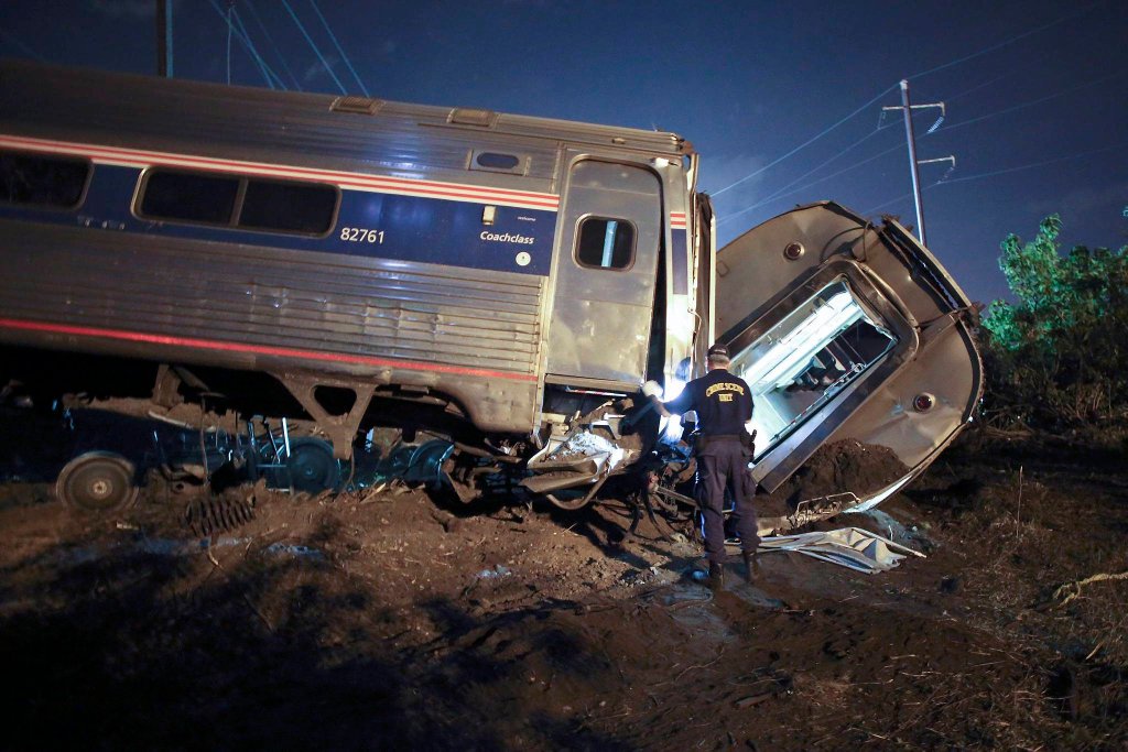 Крушение пассажирского поезда в США-1