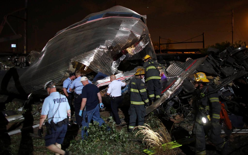 Крушение пассажирского поезда в США-11