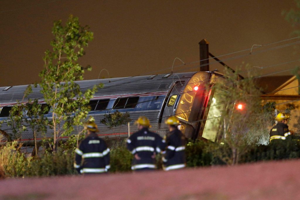 Крушение пассажирского поезда в США-9