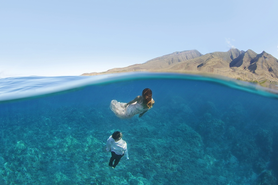 Потрясающая подводная фотосессия по случаю помолвки-10