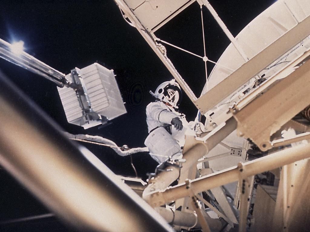 50 лет космических прогулок НАСА 9