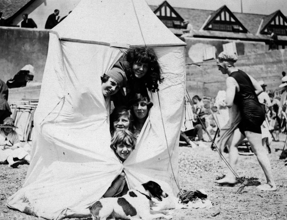 Как отдыхали на пляжах в начале XX века-11