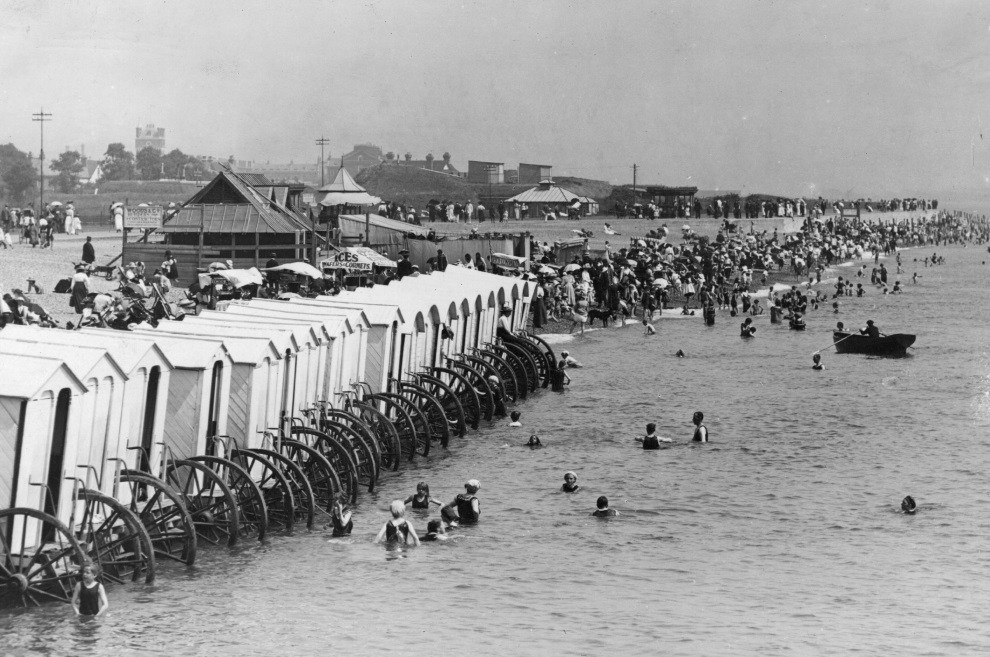 Как отдыхали на пляжах в начале XX века-2