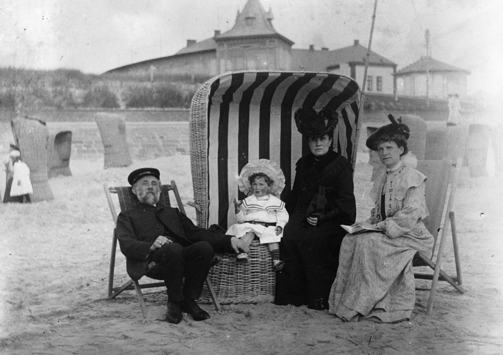 Как отдыхали на пляжах в начале XX века-23