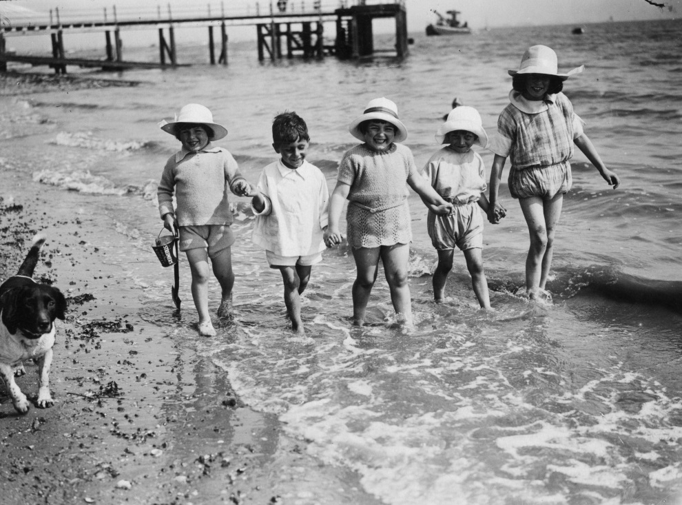 Как отдыхали на пляжах в начале XX века-24