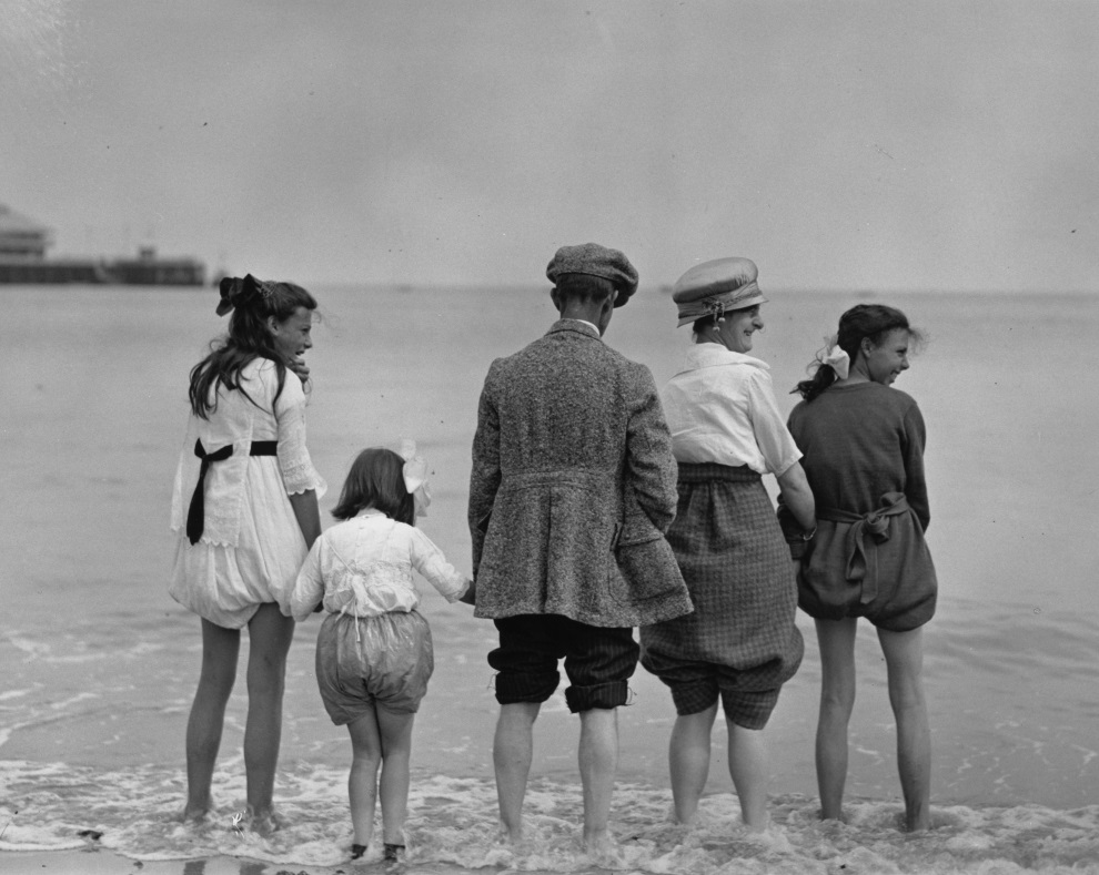 Как отдыхали на пляжах в начале XX века-30