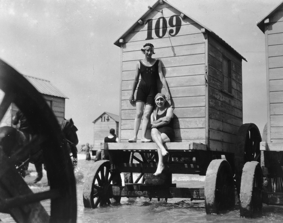 Как отдыхали на пляжах в начале XX века-6