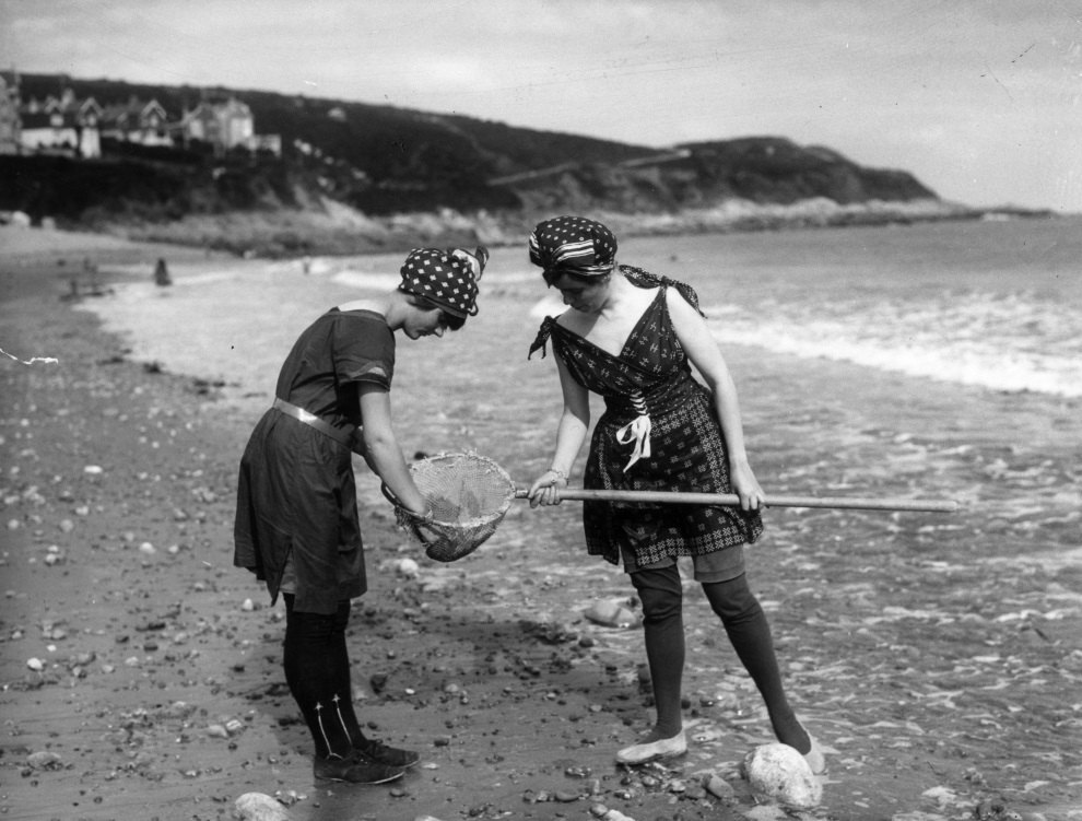 Как отдыхали на пляжах в начале XX века-7