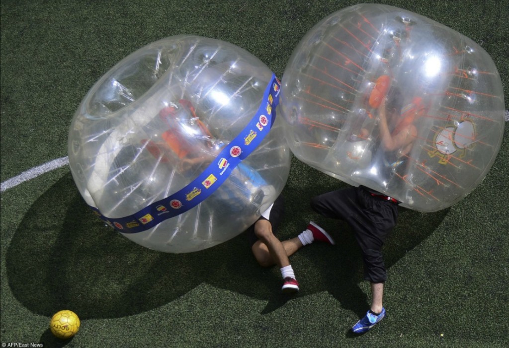 Футбол в пузырях 6