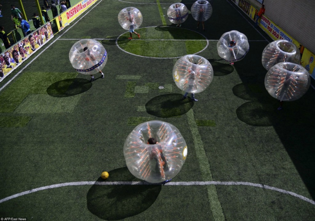 Футбол в пузырях 9