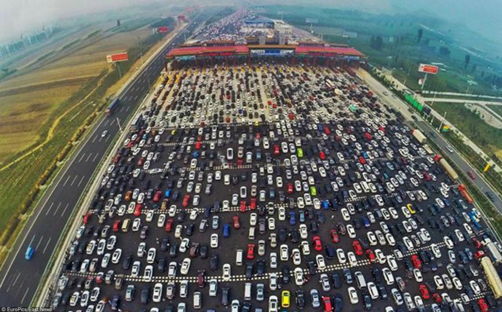 Гигантская автомобильная пробка в Китае-3