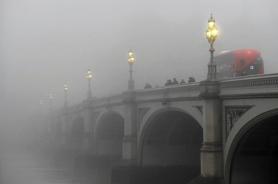 Лондон окутанный туманом-8