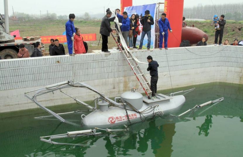 8. Чжан Уи строит подводные лодки с 2008 года, постоянно совершенствуя их конструкции. На счету изобретателя – десятки подводных лодок.