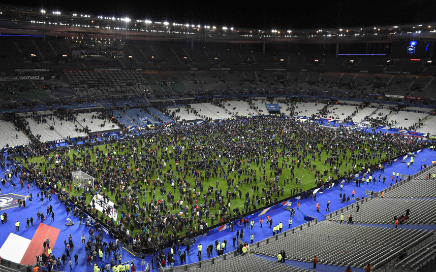 14. Стадион Стад де Франс после атаки.