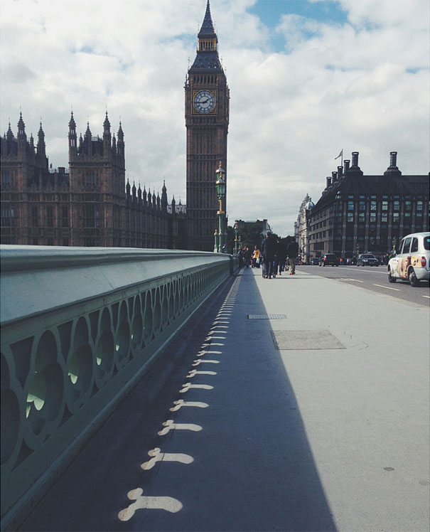 1. Вестминстерский мост через Темзу в Лондоне. Создавая перила моста, архитекторы не учли, какую они будут отбрасывать тень. 