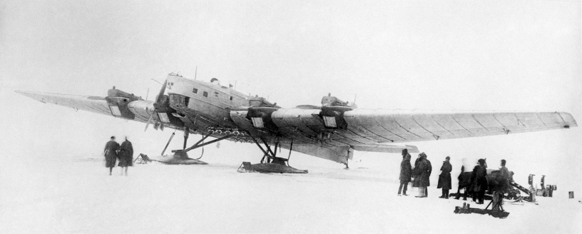 2. ТБ-3 – тяжелый бомбардировщик, поступивший на вооружение в ВВС СССР в 1930 году. ТБ-3 активно использовался во время Великой Отечественной Войны.