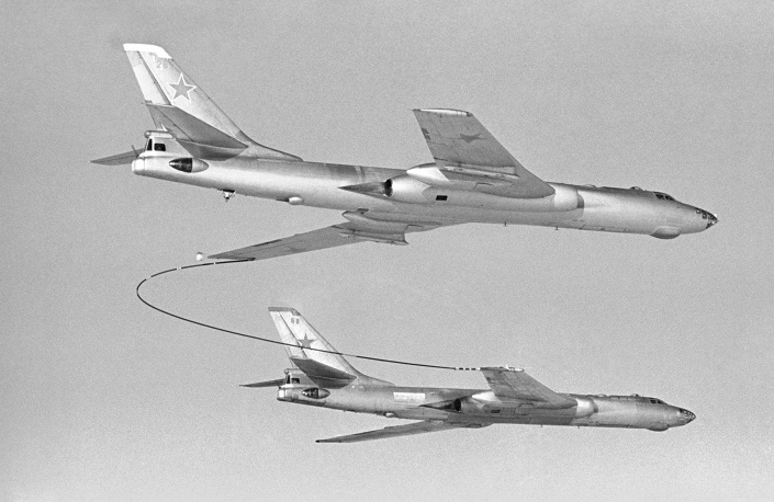 5. Ту-16 – двухмоторный реактивный стратегический бомбардировщик использовался Советским Союзом в течение более чем 50 лет. 
