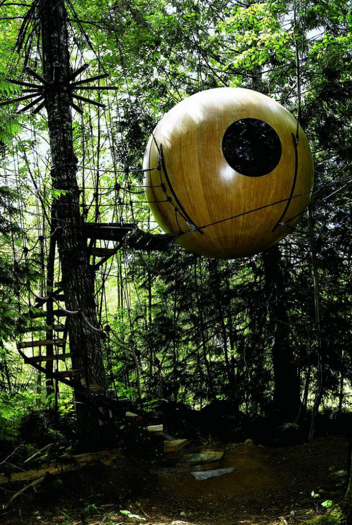 10. Free Spirit Spheres. Эта сфера – своеобразный отель в лесу, расположенный среди высоких деревьев на западном побережье Ванкувера, Канада.