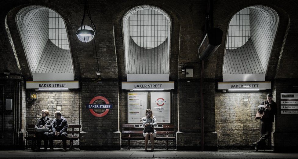 8. Фотограф Питер Меррелл. Фото сделано на станции метро Baker Street.