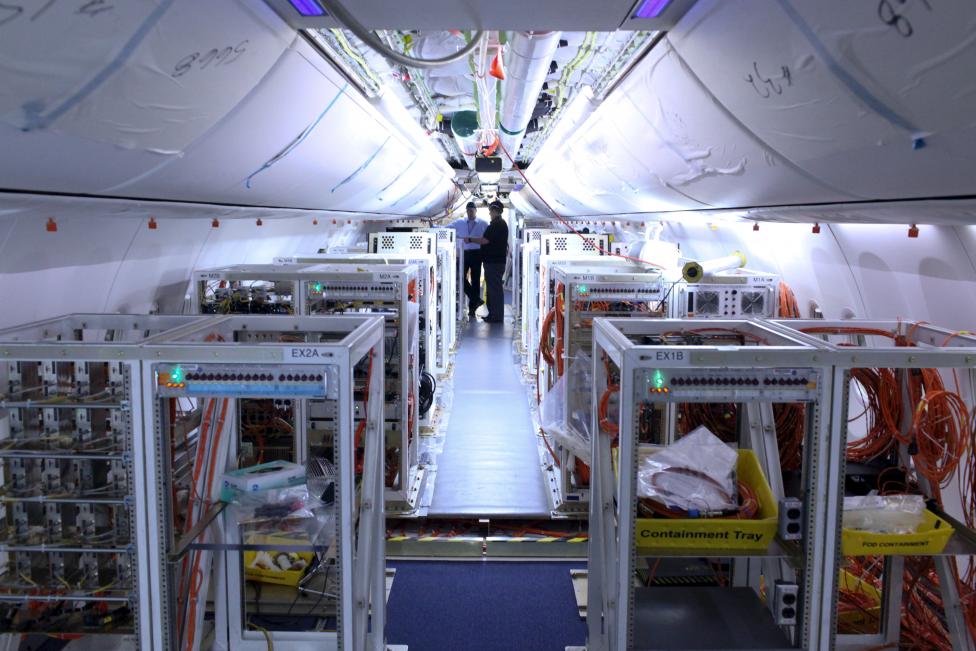 7. Салон нового Boeing 737 MAX. Пока еще без кресел. Обычно кресла заказывает авиакомпания. 