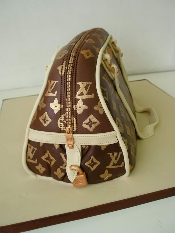 10. Торт в виде сумки Louis Vuitton. Однозначно понравится всем модницам. 