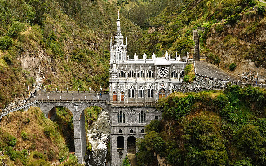 1. Церковь Лас-Лахас, Колумбия. Построенная на высоте 100 м внутри каньона реки Guáitara.
